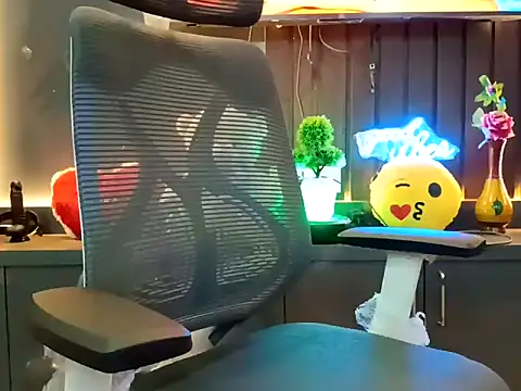 Snapshot of GoldnessAishu chatting on 22, 3, 2025 GoldnessAishu online show from 22, 3, 2025