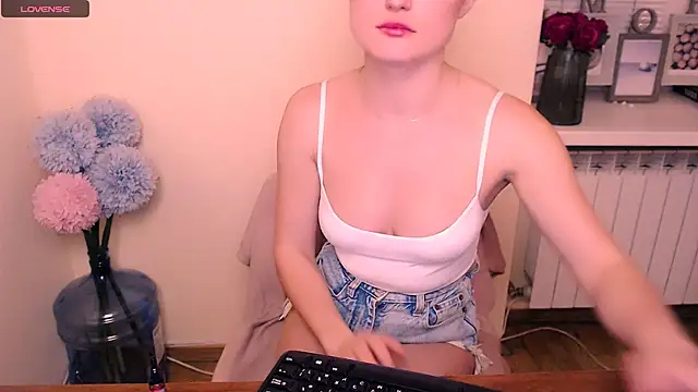 Felliciya online show from 6, 3, 2025