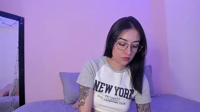 Snapshot of ValeriaCox chatting on 1, 3, 2025 ValeriaCox online show from 1, 3, 2025