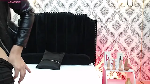 SaaraBrown online show from 1, 3, 2025