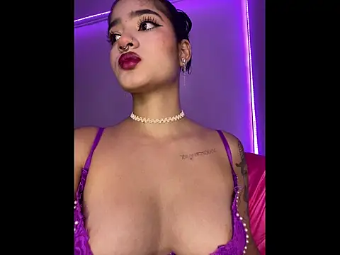 Snapshot of charlotte_9999 chatting on 5, 11, 2025 charlotte 9999 online show from 5, 11, 2025