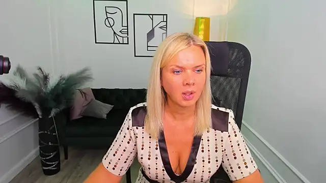 AgathaKlouin online show from 18, 1, 2026