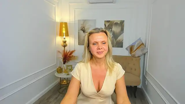 AgathaKlouin online show from 19, 4, 2026