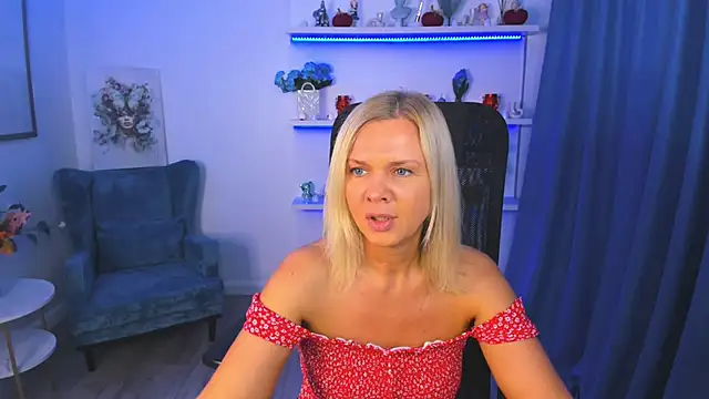 AgathaKlouin online show from 28, 10, 2025