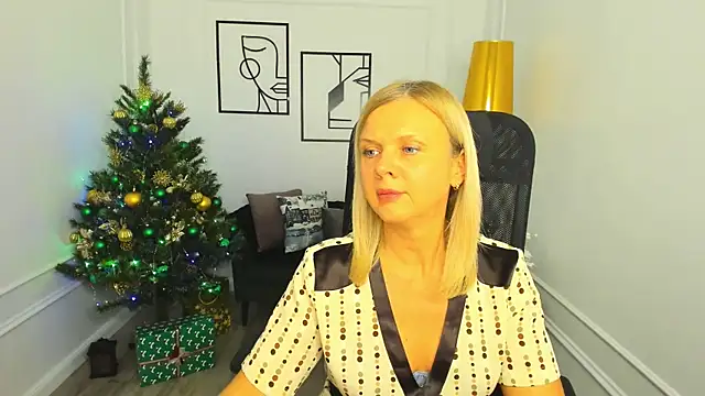 AgathaKlouin online show from 18, 12, 2025