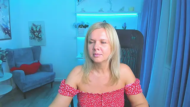 AgathaKlouin online show from 4, 6, 2026