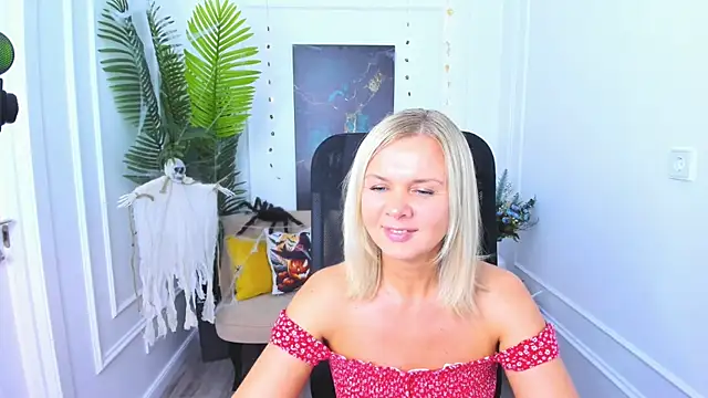 AgathaKlouin online show from 19, 10, 2025