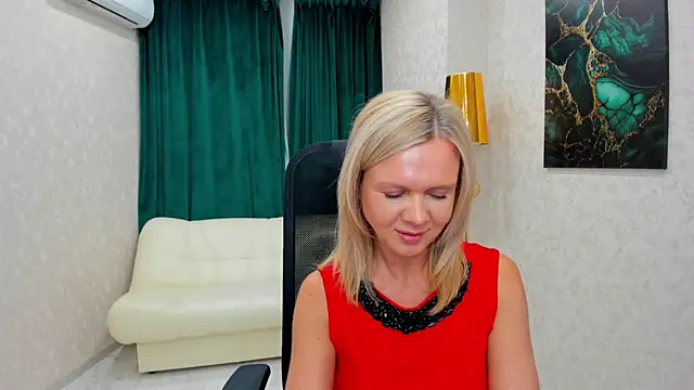 AgathaKlouin online show from 19, 2, 2025