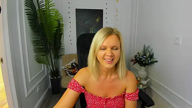 AgathaKlouin online show from 14, 10, 2025