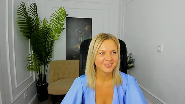 AgathaKlouin online show from 30, 11, 2025