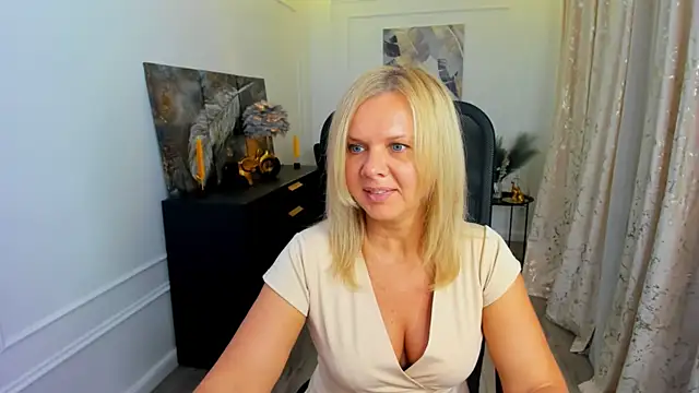AgathaKlouin online show from 26, 5, 2026