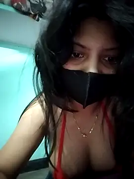 Snapshot of Hotty-Divya chatting on 6, 5, 2026 Hotty-Divya online show from 6, 5, 2026