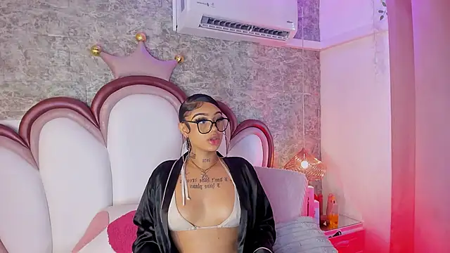 Snapshot of Mia_Jansen chatting on 24, 4, 2026 Mia Jansen online show from 24, 4, 2026
