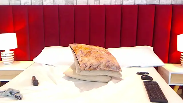 EmilyKnight online show from 26, 2, 2025