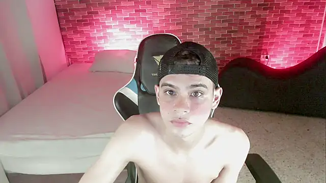 Snapshot of zacariasss_ chatting on 1, 10, 2025 zacariasss online show from 1, 10, 2025