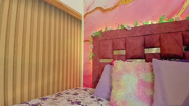 melody paris online show from 10, 4, 2026