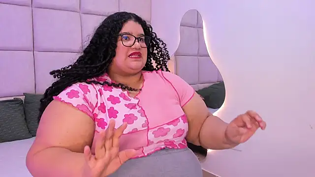 Snapshot of Miley_Collins chatting on 29, 10, 2025 Miley Collins online show from 29, 10, 2025