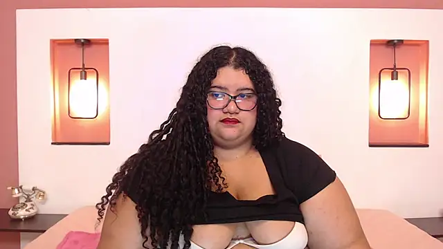 Snapshot of Miley_Collins chatting on 21, 2, 2025 Miley Collins online show from 21, 2, 2025