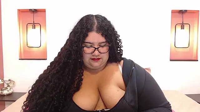 Snapshot of Miley_Collins chatting on 19, 2, 2025 Miley Collins online show from 19, 2, 2025