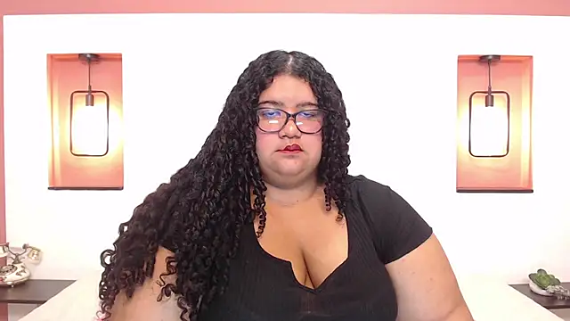 Snapshot of Miley_Collins chatting on 25, 2, 2025 Miley Collins online show from 25, 2, 2025