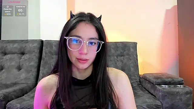 Snapshot of emmadiaz1 chatting on 4, 3, 2026 emmadiaz1 online show from 4, 3, 2026
