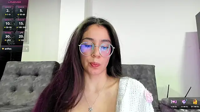 Snapshot of emmadiaz1 chatting on 15, 12, 2025 emmadiaz1 online show from 15, 12, 2025