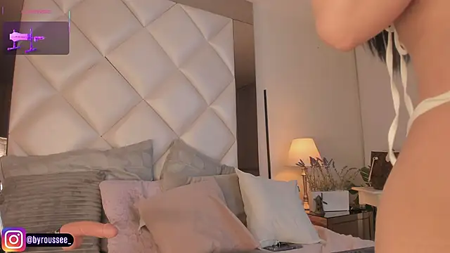 KimRoussee online show from 29, 10, 2025