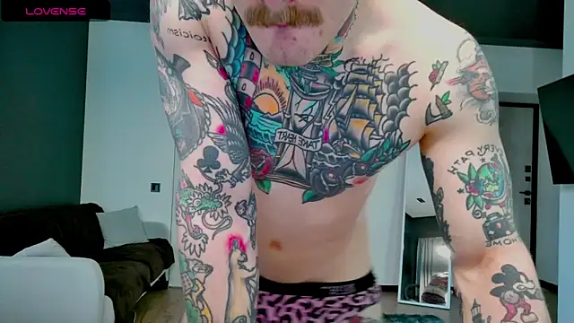 Snapshot of white_King9999 chatting on 31, 5, 2026 white King9999 online show from 31, 5, 2026
