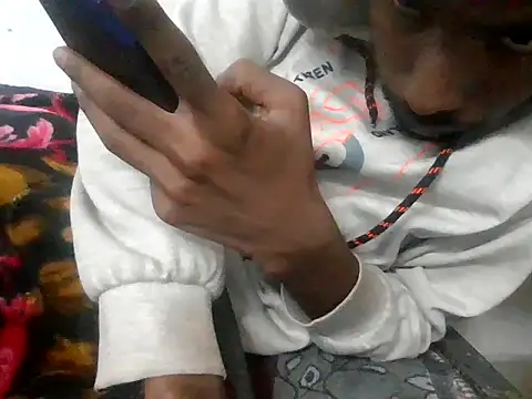 Snapshot of devilsam3327 chatting on 3, 12, 2025 devilsam3327 online show from 3, 12, 2025