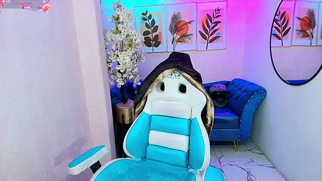 Snapshot of Dafne_huges chatting on 28, 11, 2025 Dafne huges online show from 28, 11, 2025