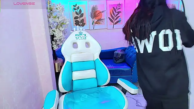 Snapshot of Dafne_huges chatting on 14, 11, 2025 Dafne huges online show from 14, 11, 2025