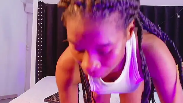 Snapshot of petitelittleebony chatting on 30, 11, 2025 petitelittleebony online show from 30, 11, 2025