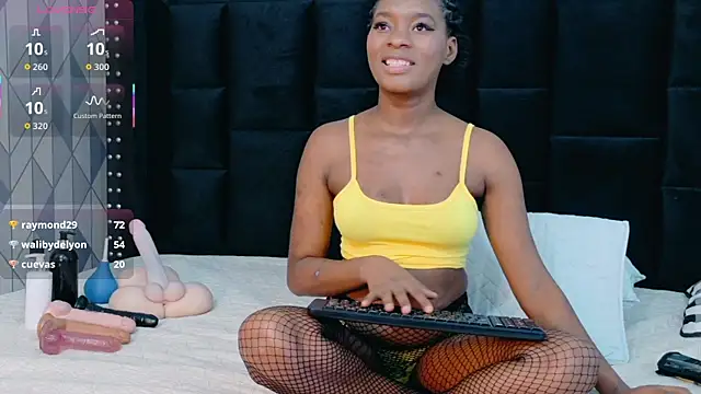 Snapshot of petitelittleebony chatting on 15, 11, 2025 petitelittleebony online show from 15, 11, 2025