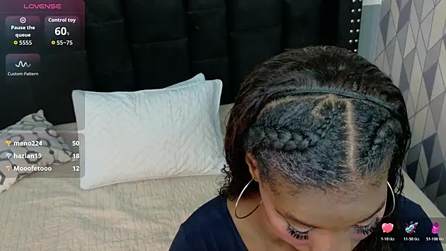 Snapshot of petitelittleebony chatting on 23, 10, 2025 petitelittleebony online show from 23, 10, 2025