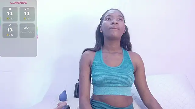 Snapshot of petitelittleebony chatting on 9, 11, 2025 petitelittleebony online show from 9, 11, 2025