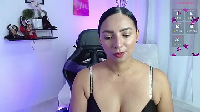 Snapshot of Emmi_Cam chatting on 14, 5, 2026 Emmi Cam online show from 14, 5, 2026