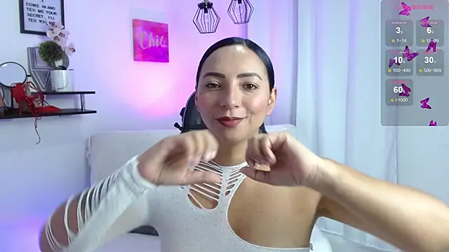 Snapshot of Emmi_Cam chatting on 28, 4, 2026 Emmi Cam online show from 28, 4, 2026