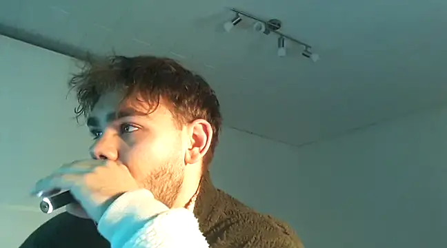 Snapshot of JuNIs_ chatting on 10, 12, 2024 JuNIs online show from 10, 12, 2024