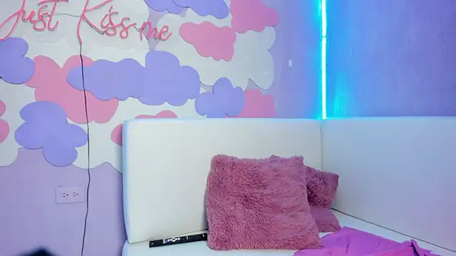 Sara LatinLady online show from 7, 1, 2025