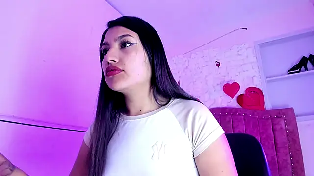 Snapshot of SarahStones chatting on 18, 9, 2025 SarahStones online show from 18, 9, 2025