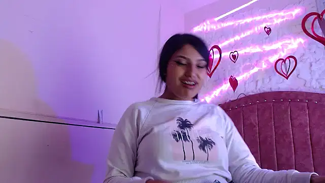 Snapshot of SarahStones chatting on 28, 2, 2025 SarahStones online show from 28, 2, 2025