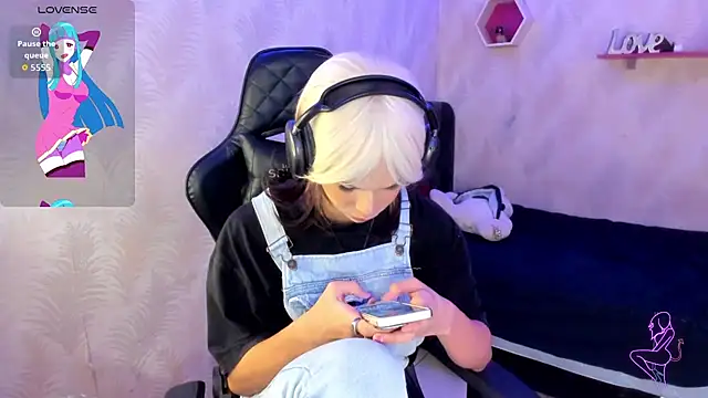 Snapshot of andy_bell_x chatting on 20, 11, 2025 andy bell x online show from 20, 11, 2025