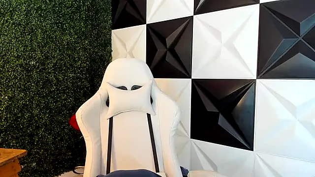 Snapshot of andy_bell_x chatting on 29, 10, 2025 andy bell x online show from 29, 10, 2025