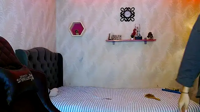 Snapshot of andy_bell_x chatting on 26, 10, 2025 andy bell x online show from 26, 10, 2025