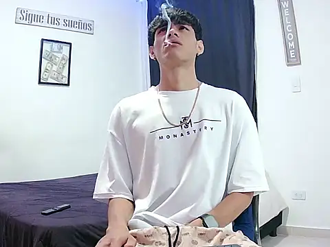 Snapshot of harrytomson_1 chatting on 18, 11, 2025 harrytomson 1 online show from 18, 11, 2025