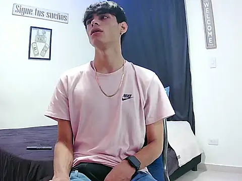 Snapshot of harrytomson_1 chatting on 19, 11, 2025 harrytomson 1 online show from 19, 11, 2025