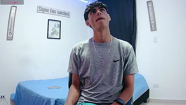 Snapshot of harrytomson_1 chatting on 18, 10, 2025 harrytomson 1 online show from 18, 10, 2025