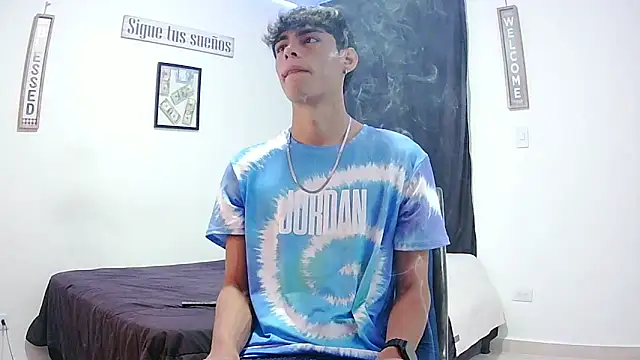 Snapshot of harrytomson_1 chatting on 6, 11, 2025 harrytomson 1 online show from 6, 11, 2025