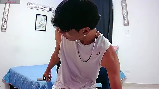 Snapshot of harrytomson_1 chatting on 14, 10, 2025 harrytomson 1 online show from 14, 10, 2025