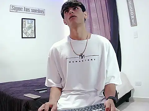 Snapshot of harrytomson_1 chatting on 17, 11, 2025 harrytomson 1 online show from 17, 11, 2025